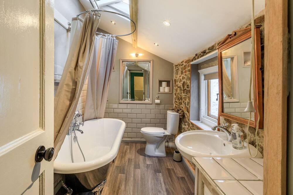 Photo of Bathroom in Westleigh