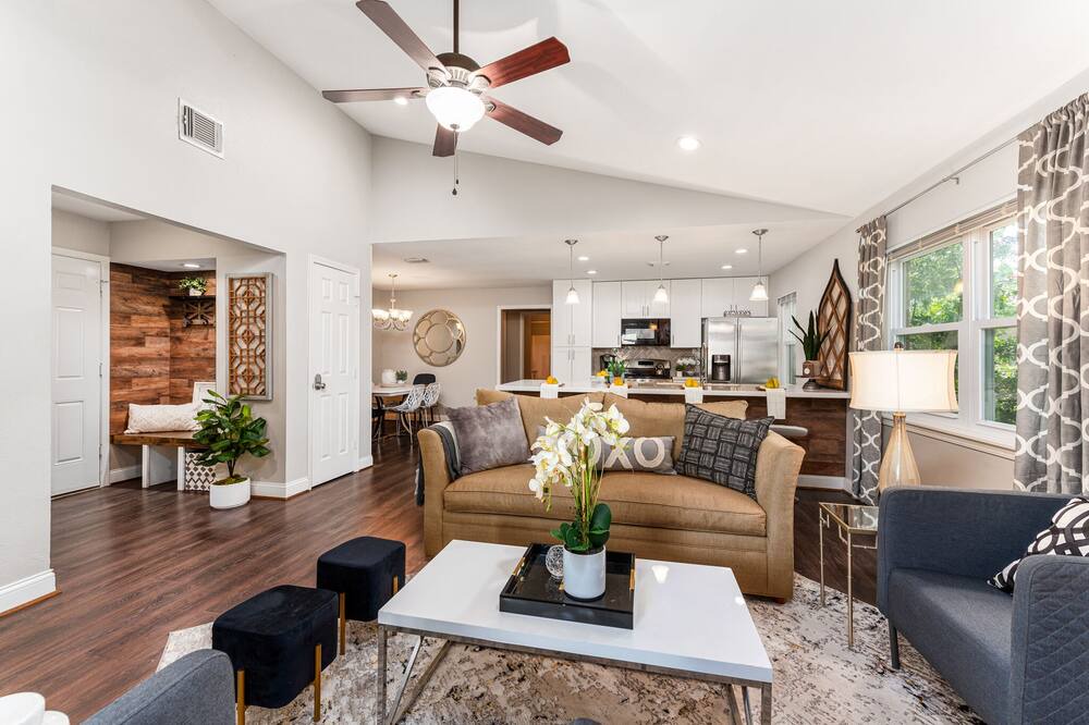 Photo of Livingroom in Barker