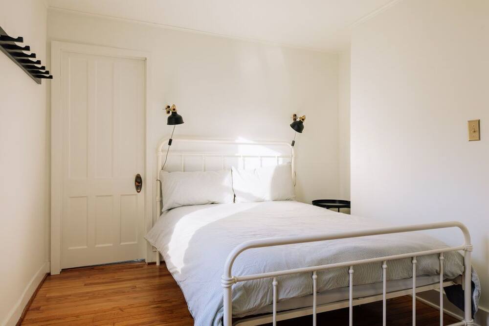 Photo of Bedroom in Town of New Baltimore
