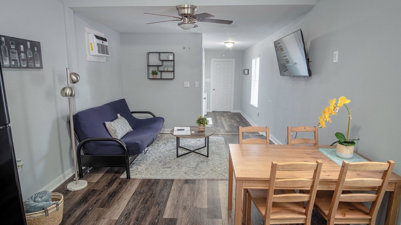 Photo of Livingroom in Five Points