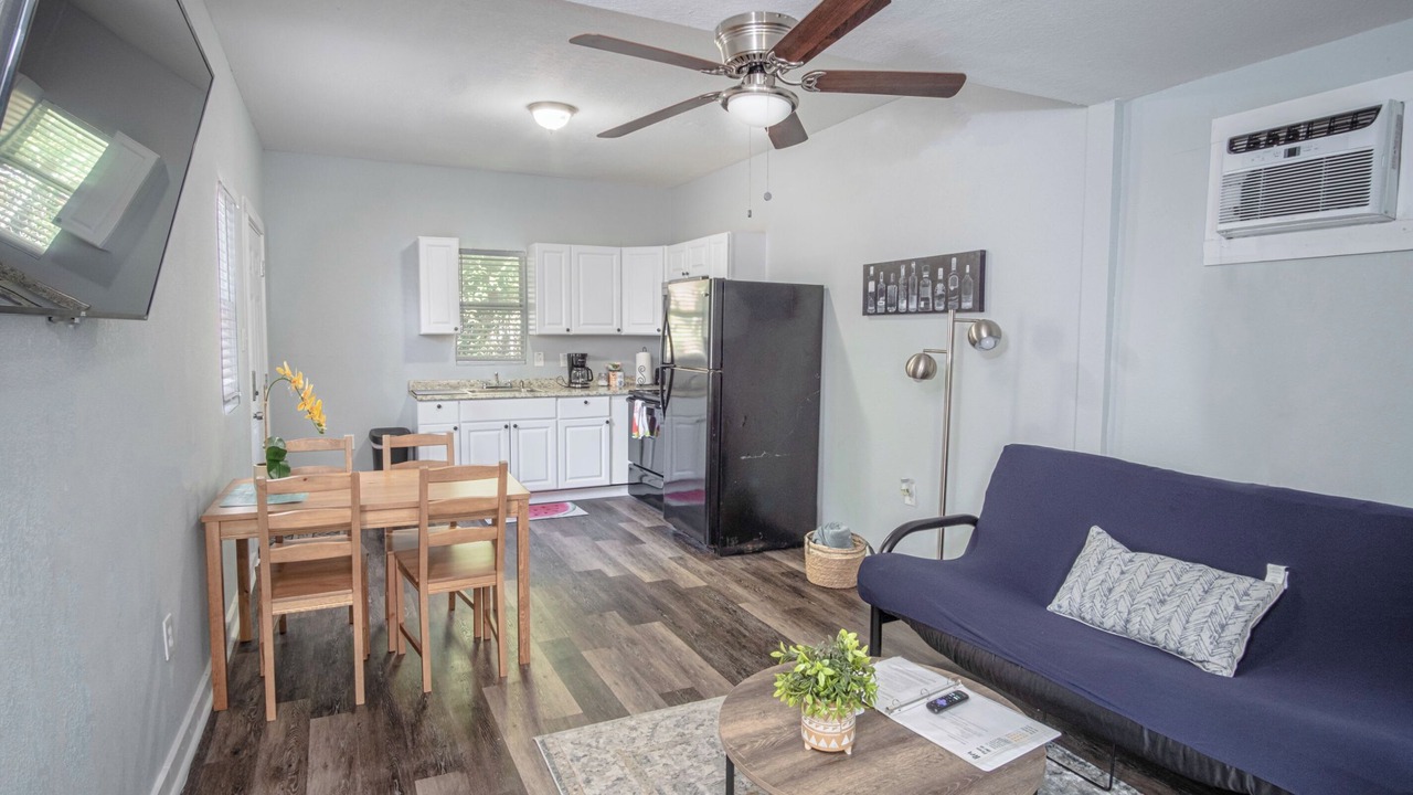 Photo of Livingroom in Five Points