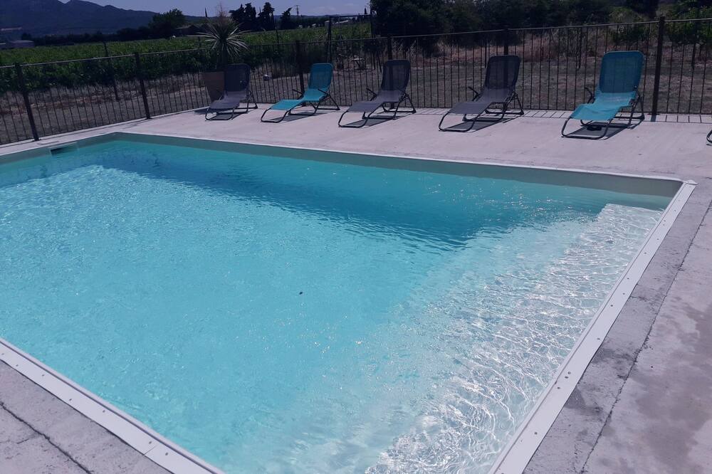 Photo of Outdoor in Violes