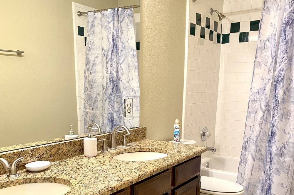 Photo of Bathroom in Allen