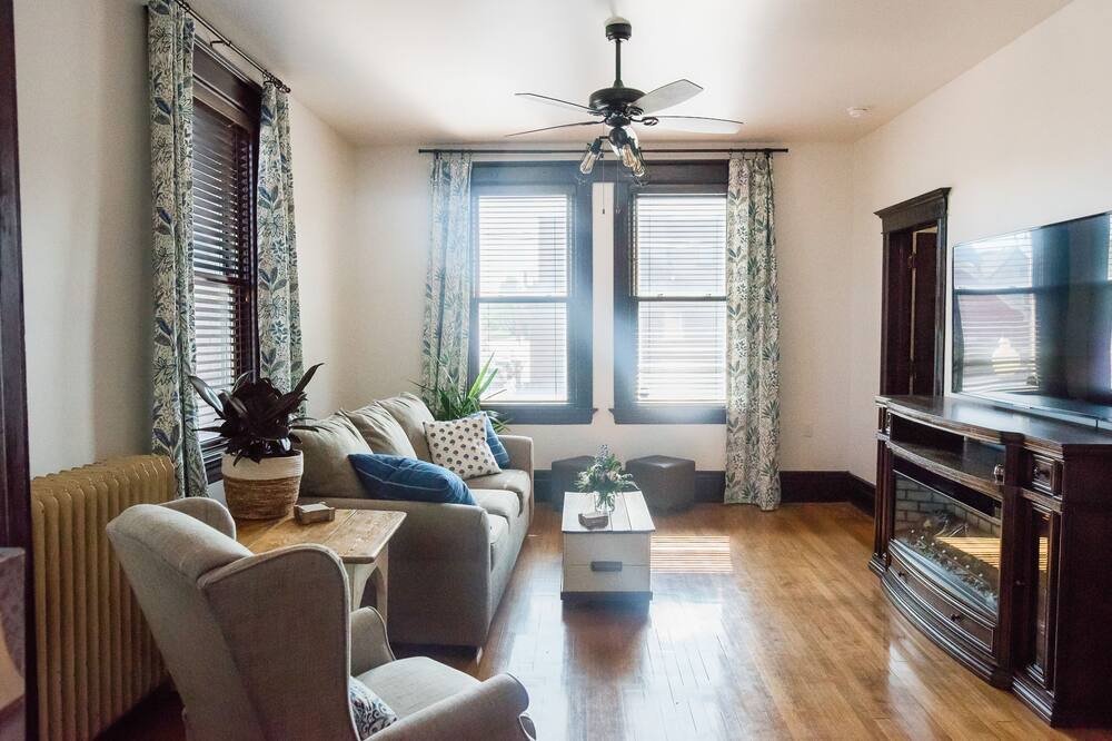 Photo of Livingroom in Calumet