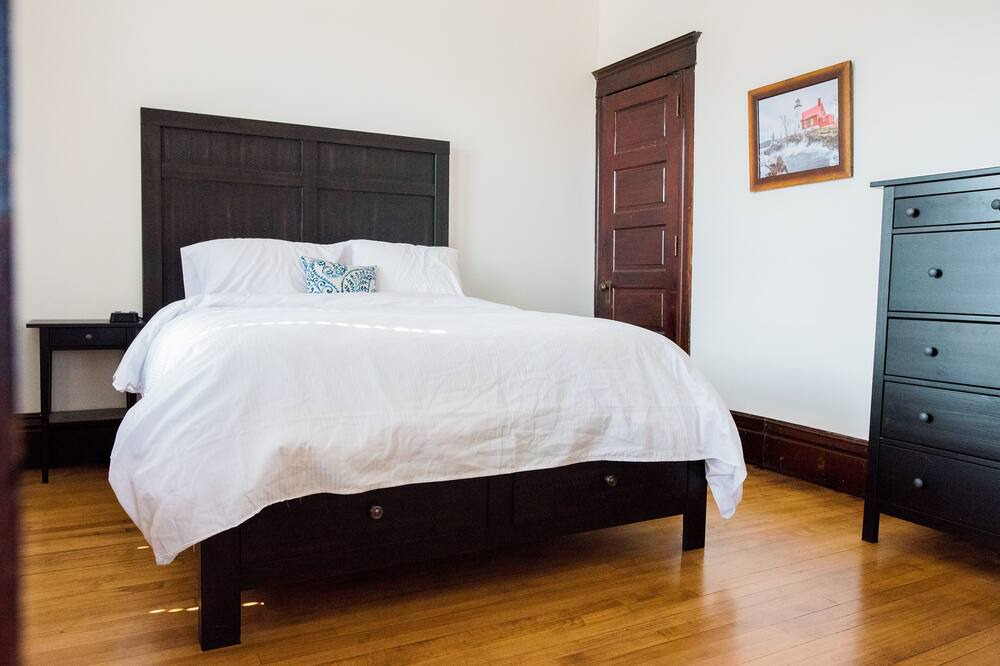 Photo of Bedroom in Calumet