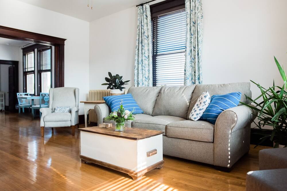 Photo of Livingroom in Calumet