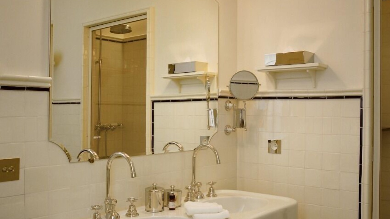 Photo of Bathroom in Quartier de la Place-Vendome