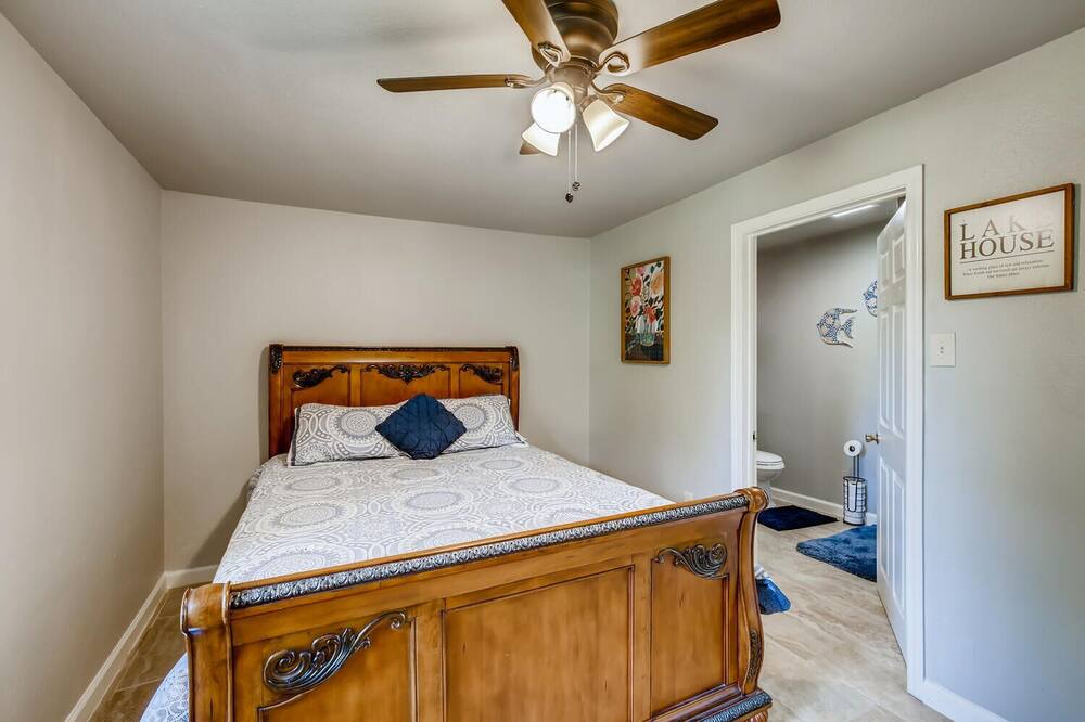 Photo of Bedroom in Woodlawn Lake
