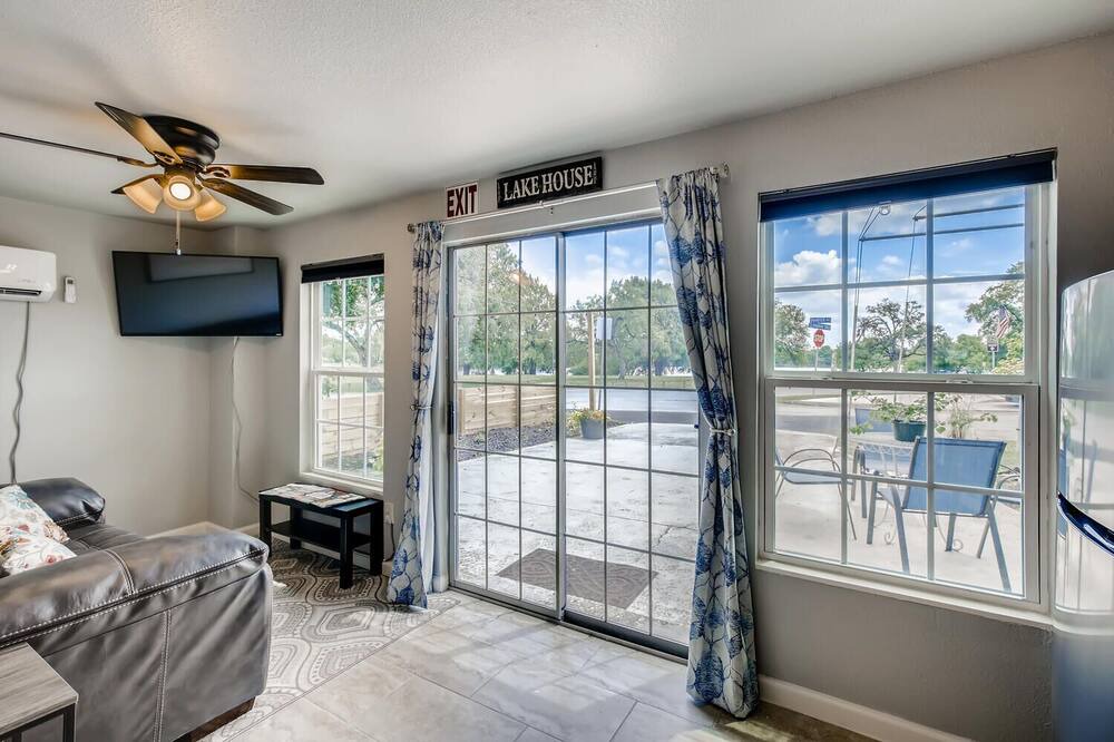 Photo of Bedroom in Woodlawn Lake
