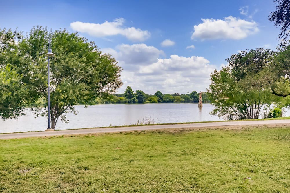 Photo of Outdoor in Woodlawn Lake