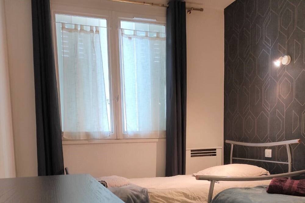 Photo of Bedroom in Deville-les-Rouen