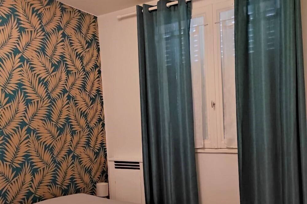 Photo of Bedroom in Deville-les-Rouen