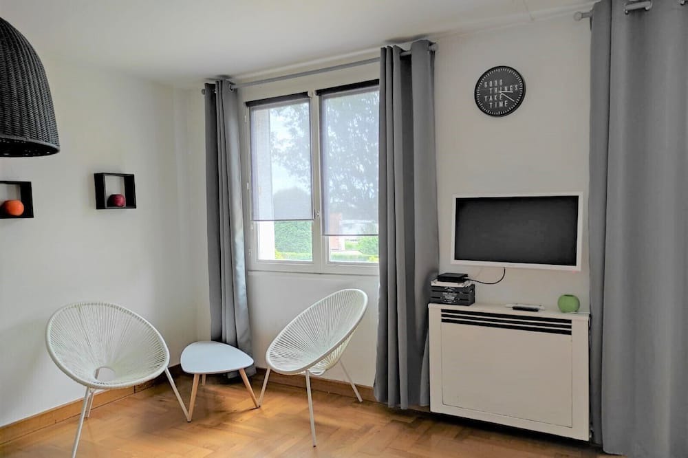 Photo of Bedroom in Deville-les-Rouen