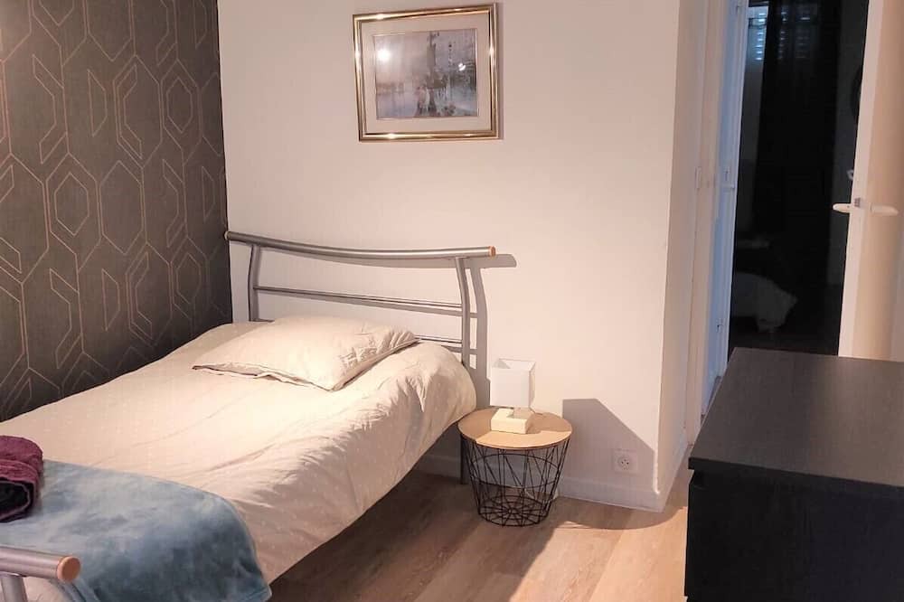 Photo of Bedroom in Deville-les-Rouen