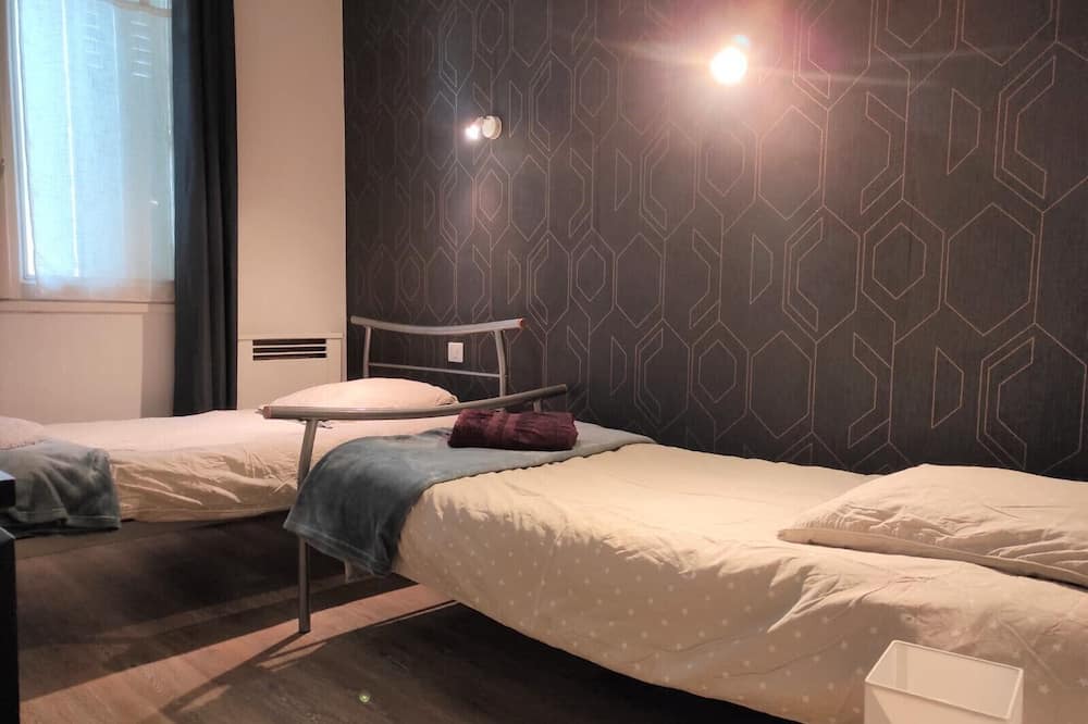 Photo of Bedroom in Deville-les-Rouen