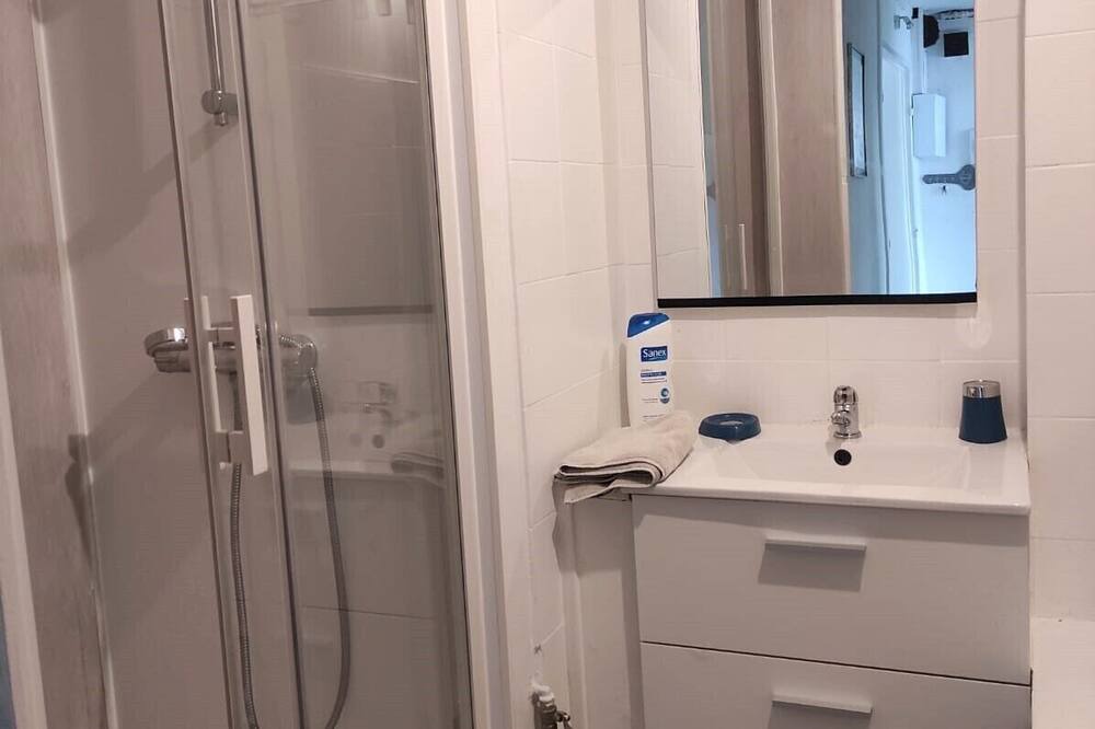 Photo of Bathroom in Deville-les-Rouen