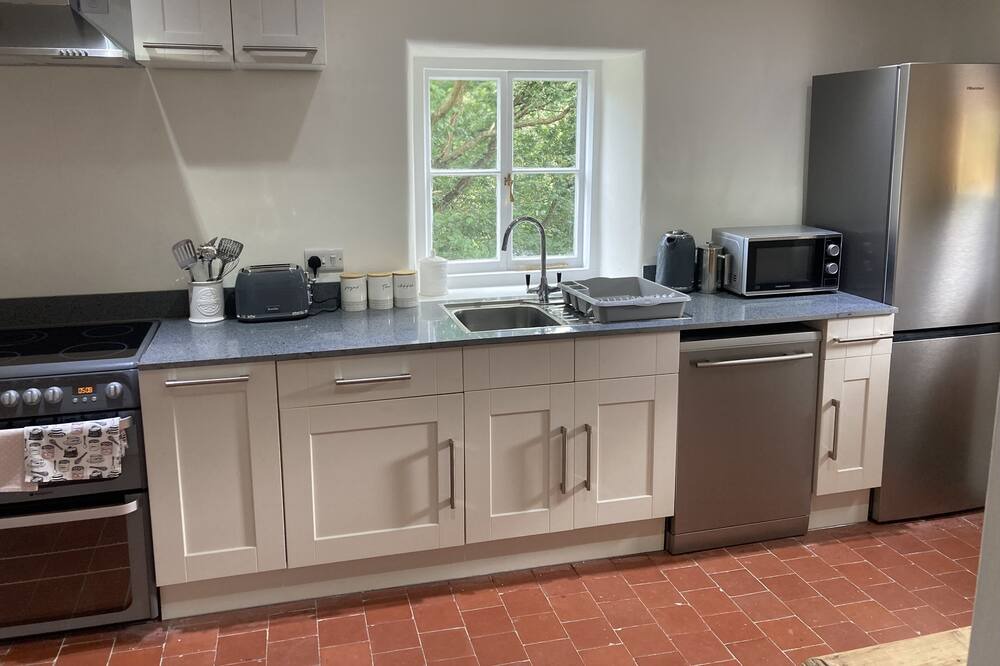 Photo of Kitchen in Glyn-Dyfrdwy