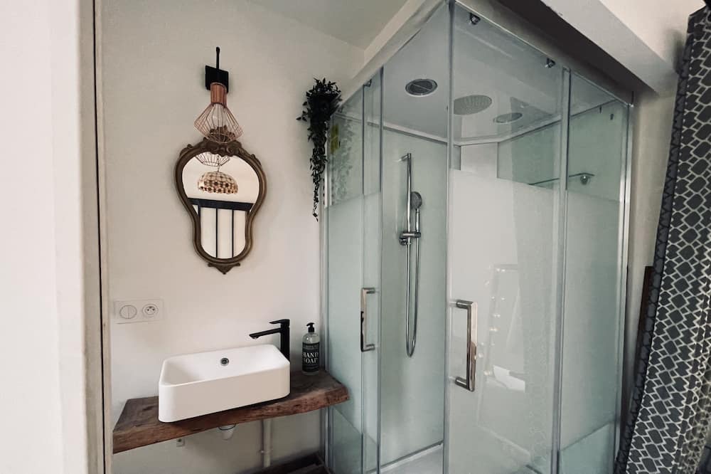 Photo of Bathroom in Mont-de-Marsan