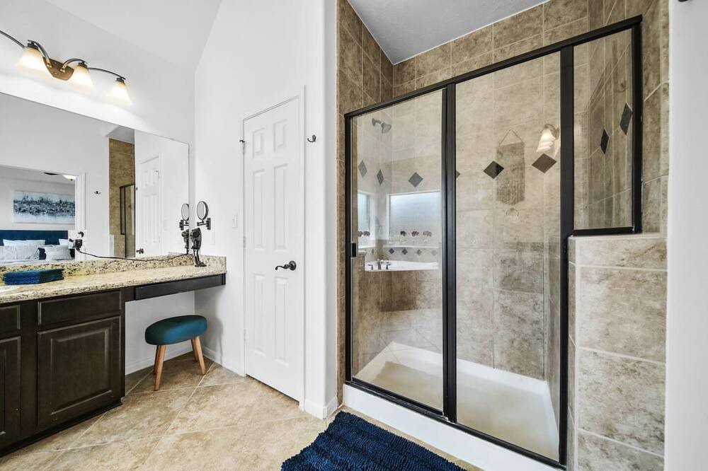 Photo of Bathroom in College Park