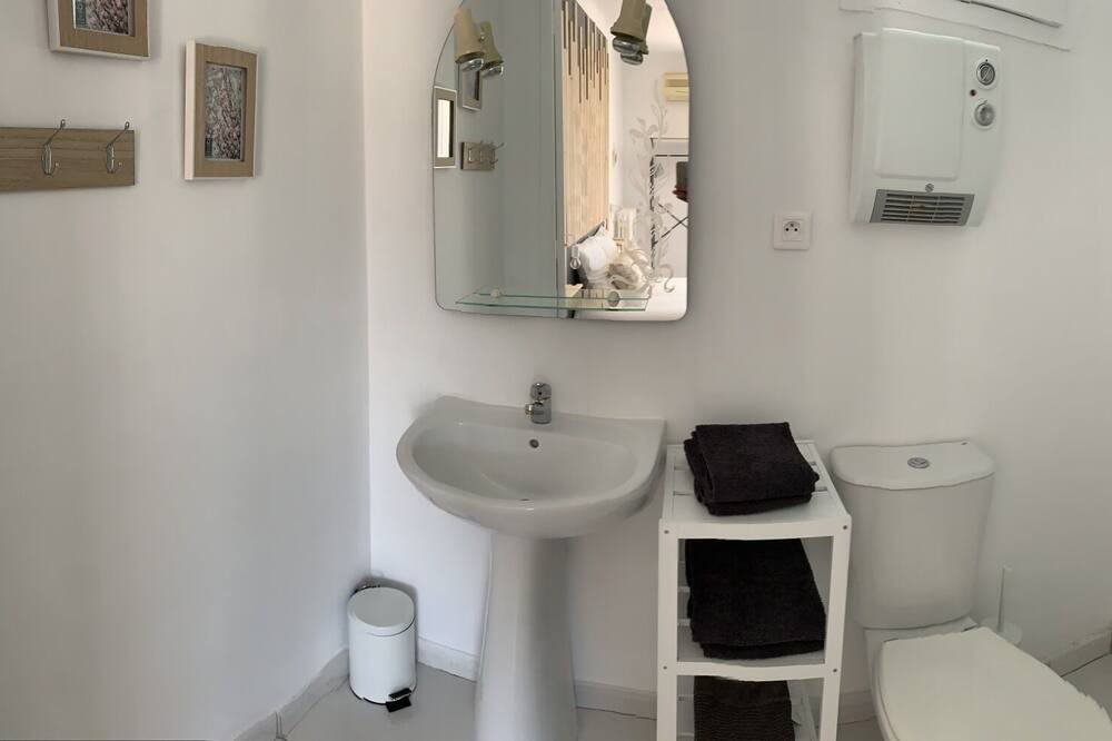 Photo of Bathroom in Lambesc