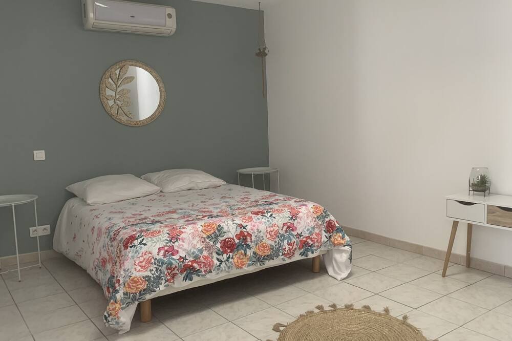 Photo of Bedroom in Lambesc