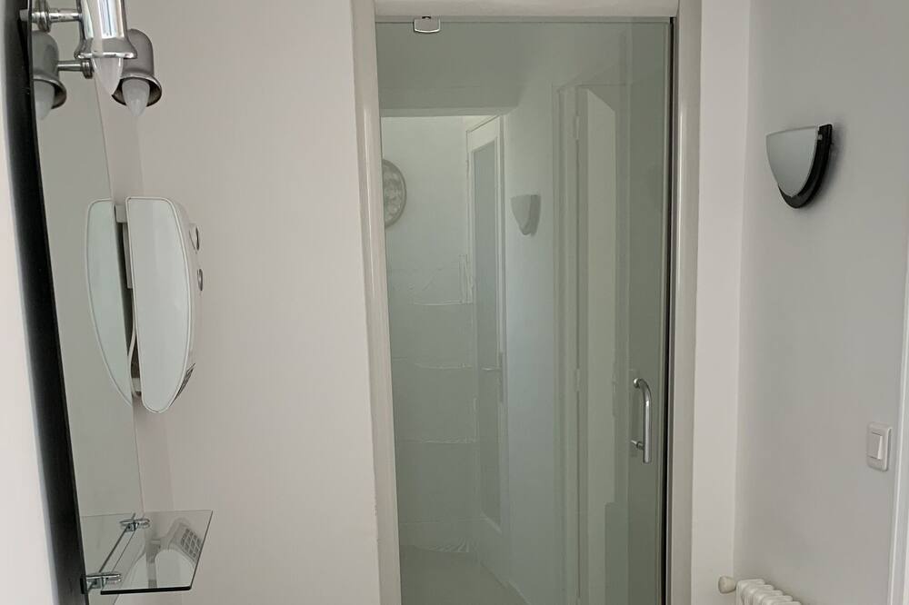 Photo of Bathroom in Lambesc