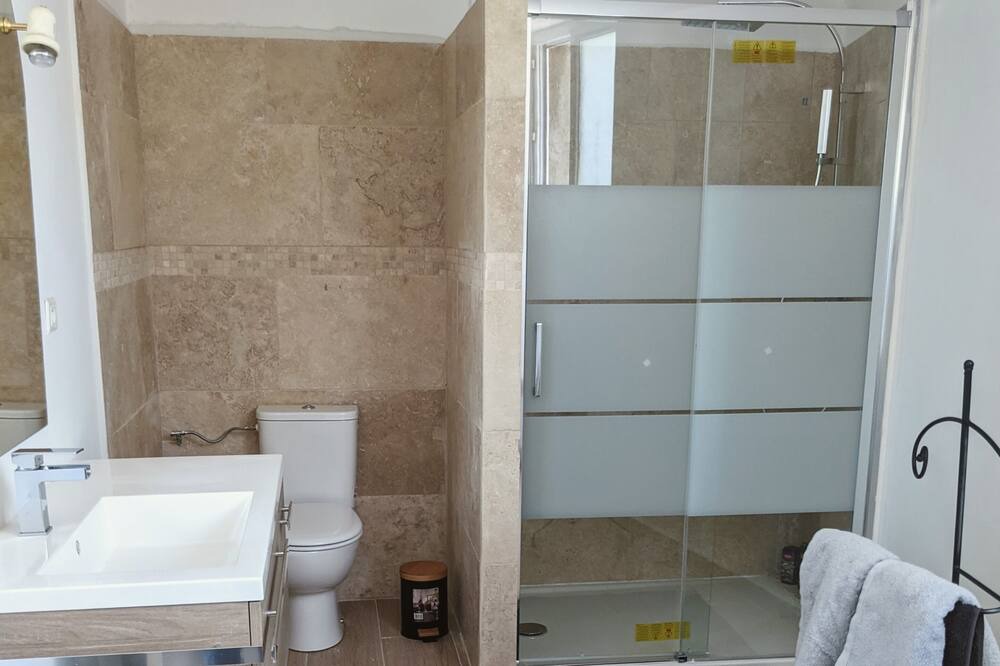 Photo of Bathroom in Lambesc