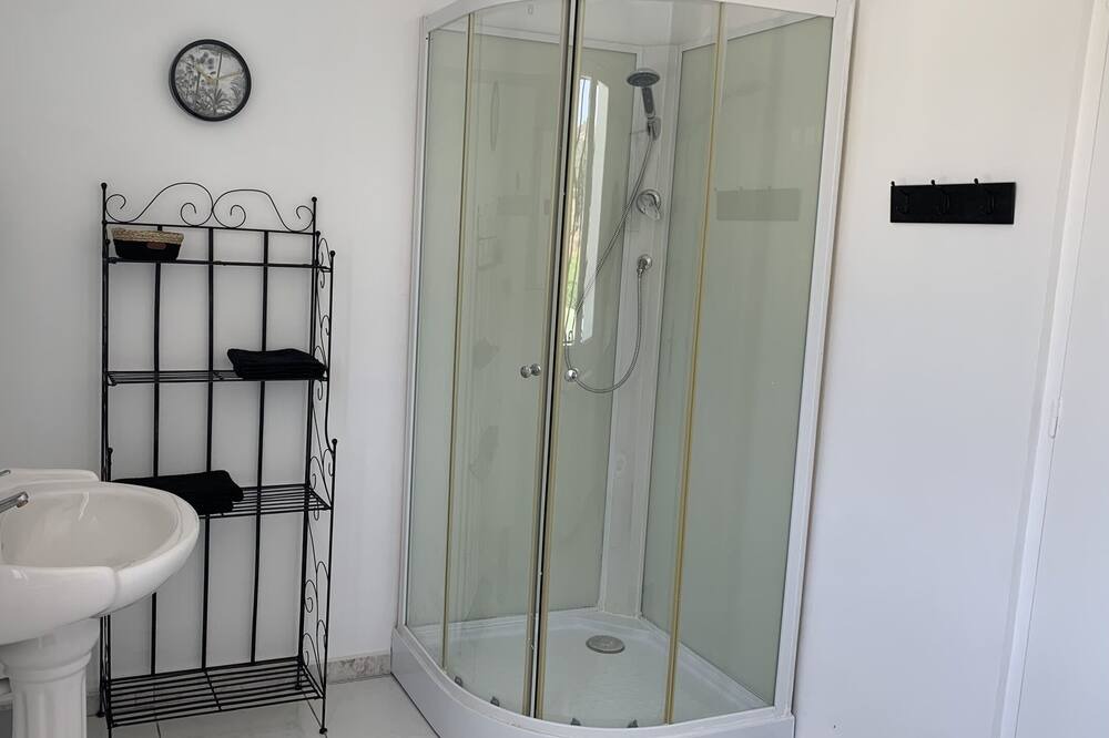 Photo of Bathroom in Lambesc