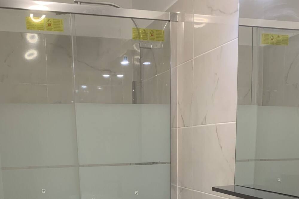 Photo of Bathroom in Lambesc