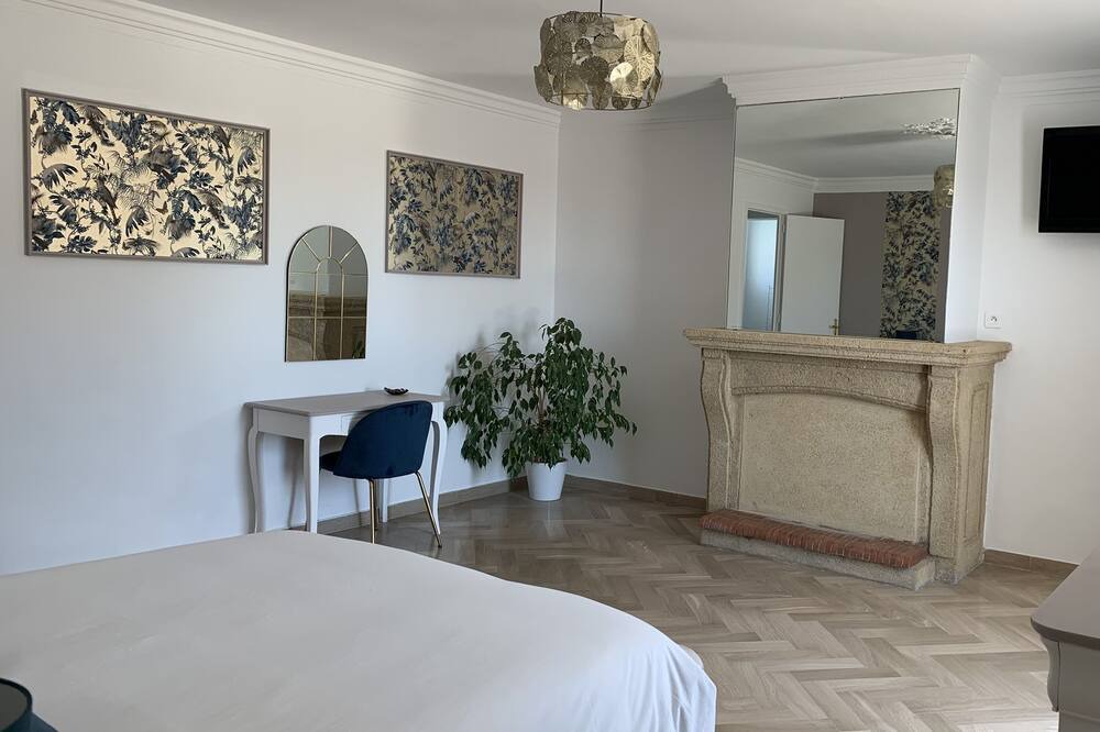 Photo of Bedroom in Lambesc