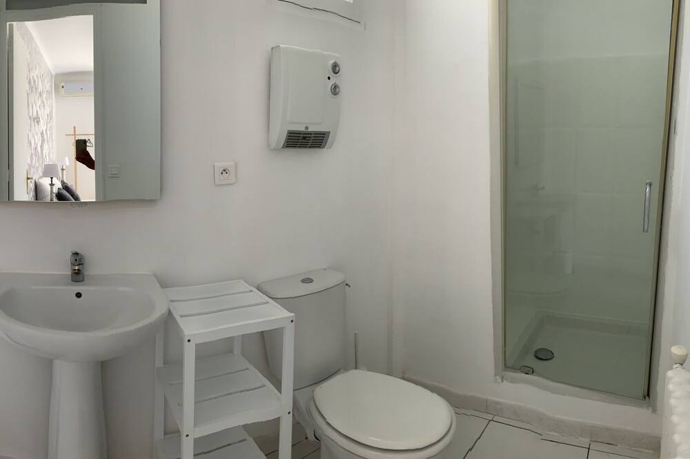 Photo of Bathroom in Lambesc