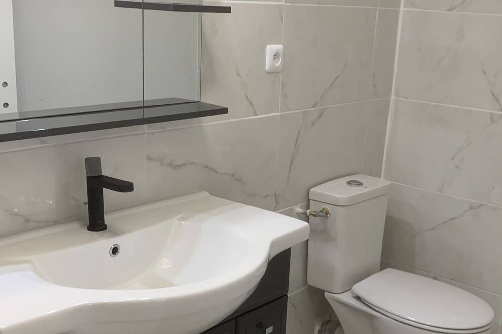 Photo of Bathroom in Lambesc