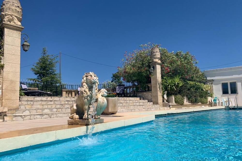 Photo of Outdoor in Lambesc