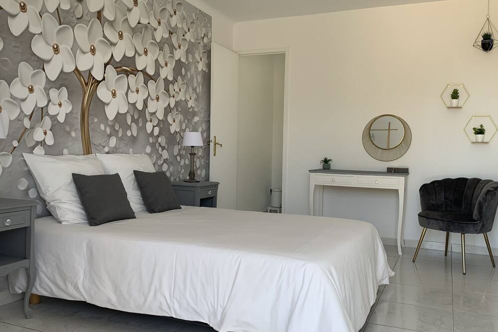 Photo of Bedroom in Lambesc