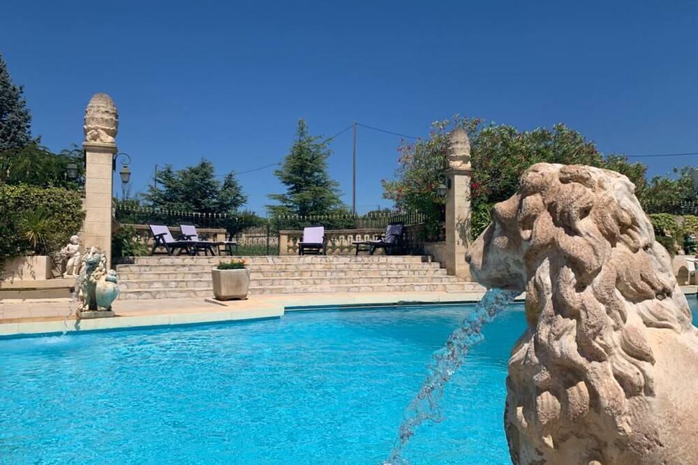Photo of Outdoor in Lambesc