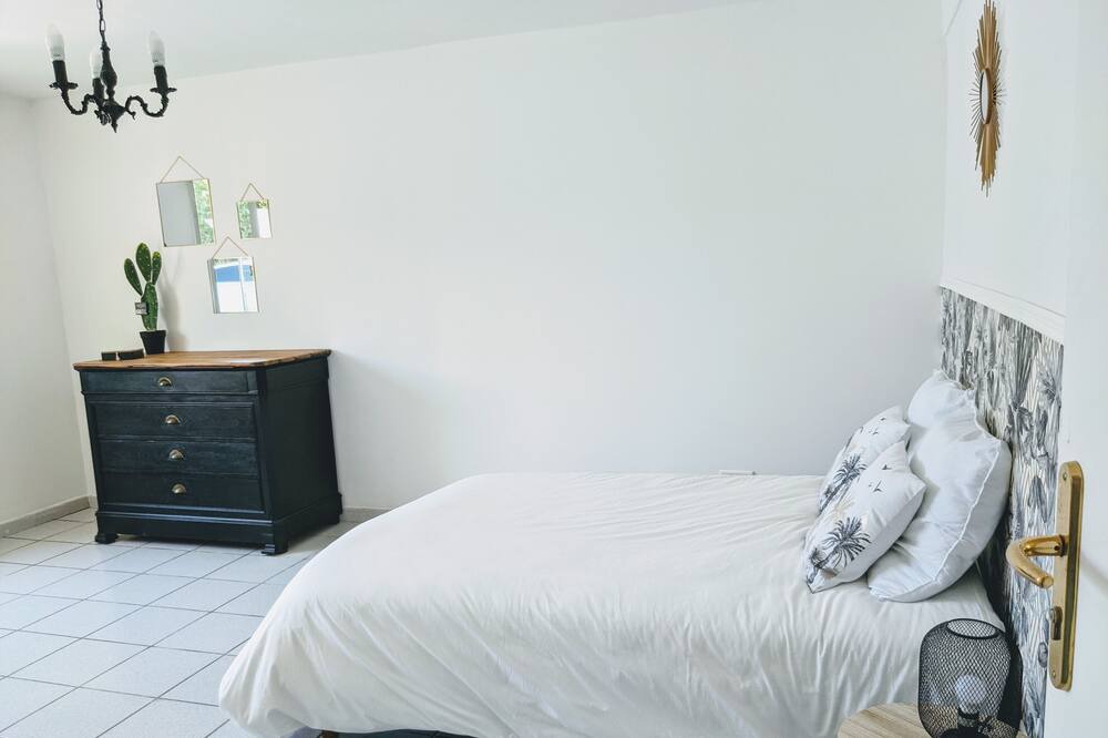 Photo of Bedroom in Lambesc