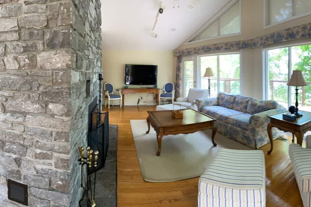 Photo of Livingroom in Lagoon City