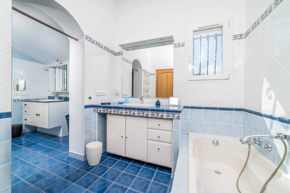 Photo of Bathroom in Puget-sur-Argens