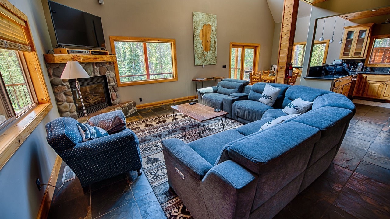 Photo of Livingroom in Echo Lake