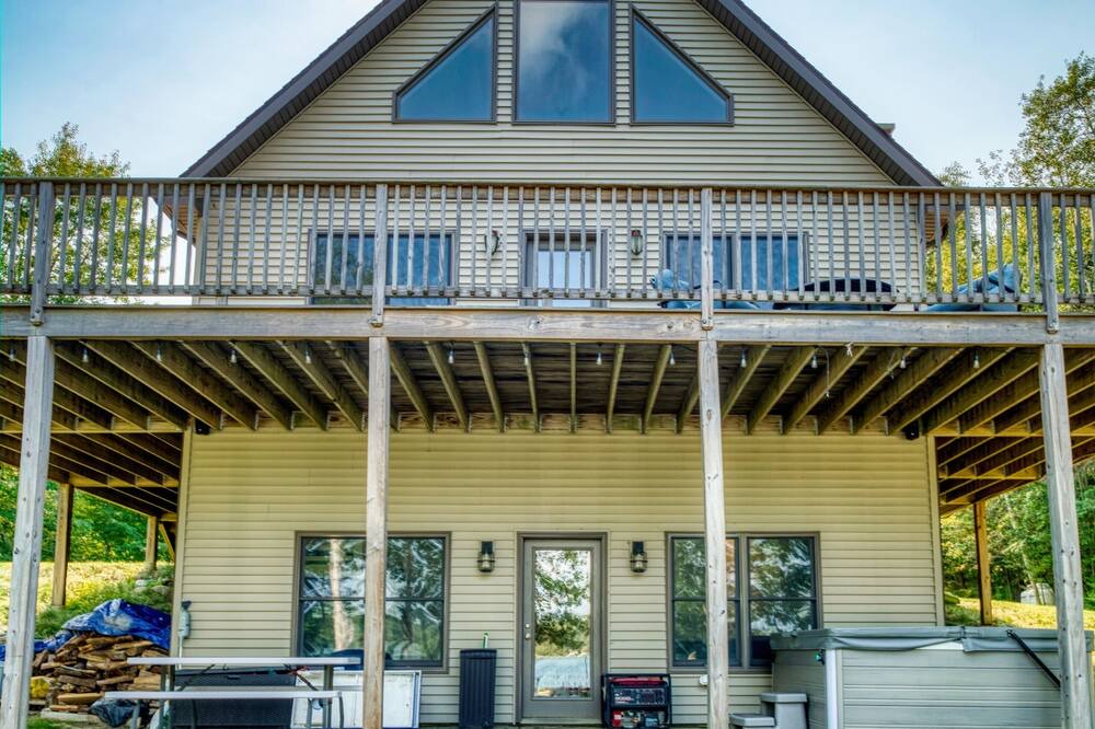 Photo of Outdoor in Hancock