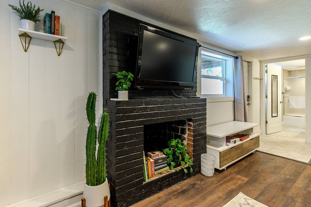 Photo of Livingroom in Amazon