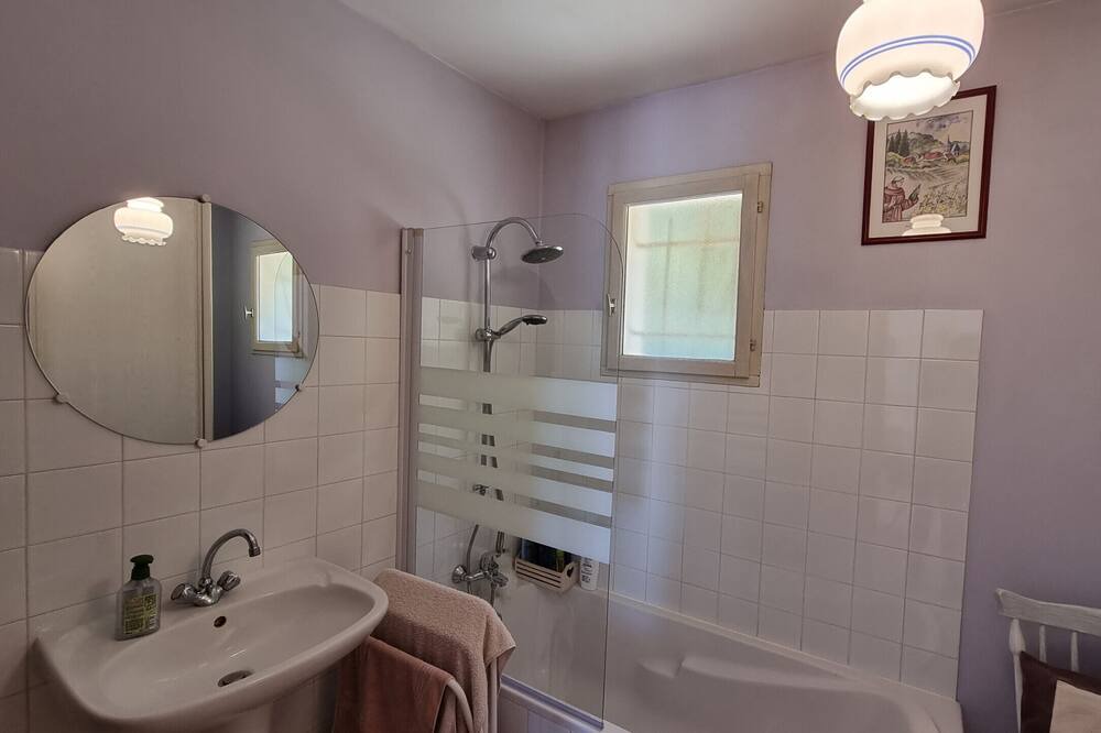 Photo of Bathroom in Velieux