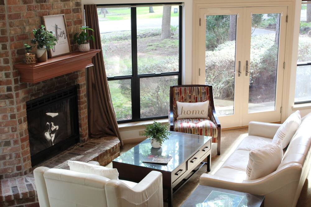 Photo of Livingroom in Cape Royale
