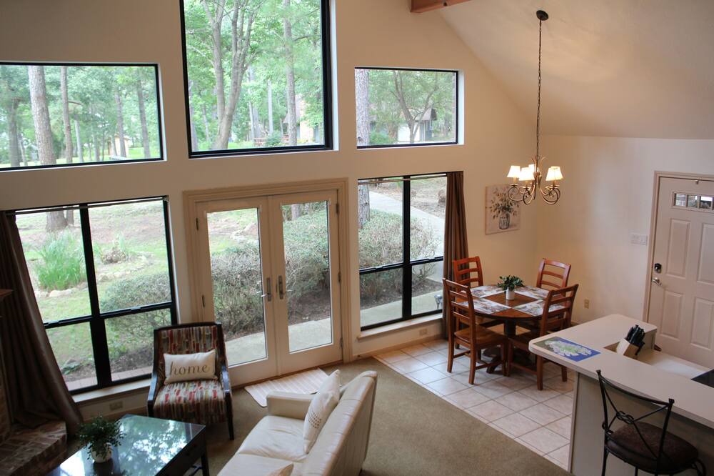 Photo of Livingroom in Cape Royale