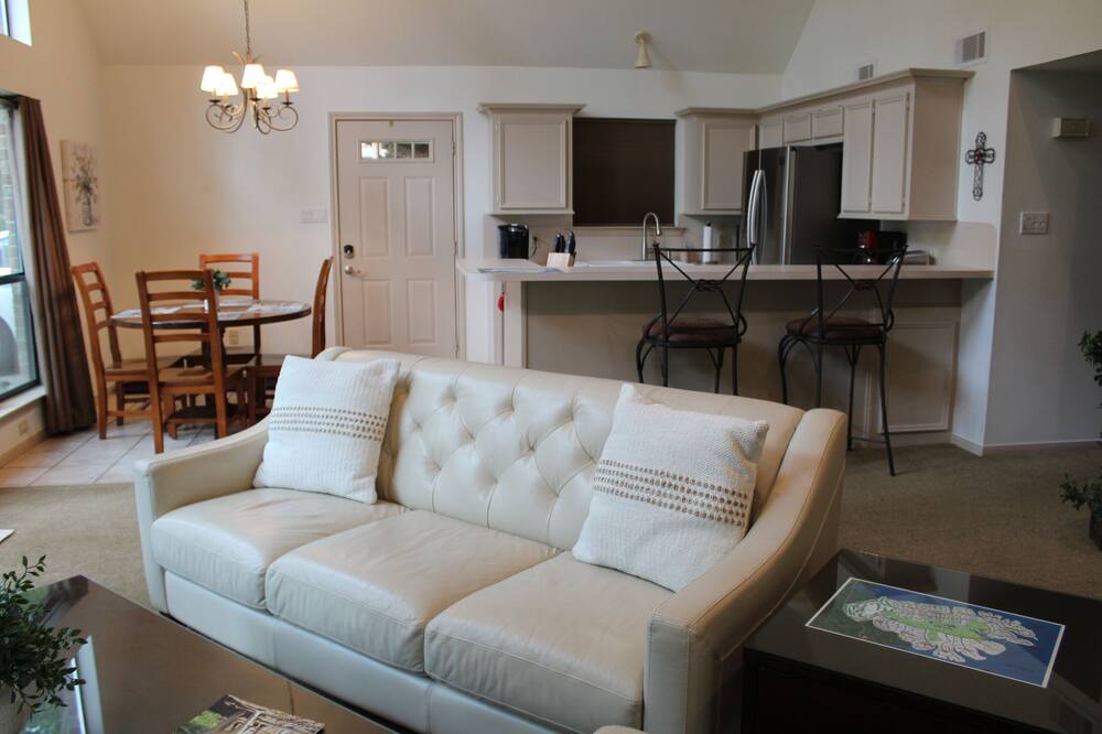 Photo of Livingroom in Cape Royale