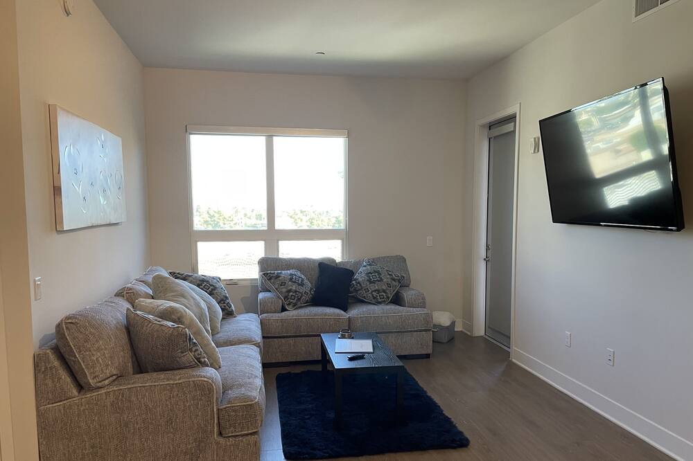 Photo of Livingroom in Entertainment District