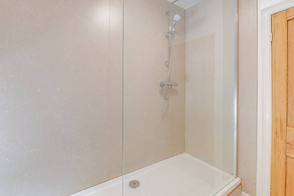 Photo of Bathroom in Tywyn