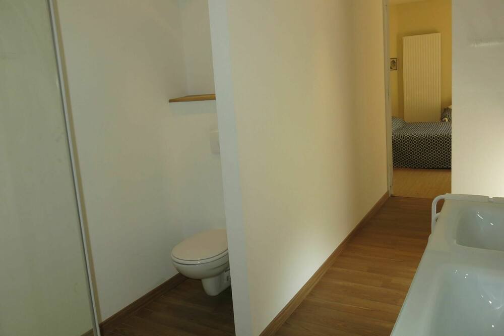 Photo of Bathroom in Monnaie