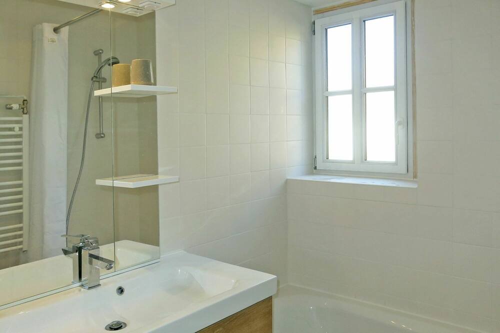 Photo of Bathroom in Monnaie