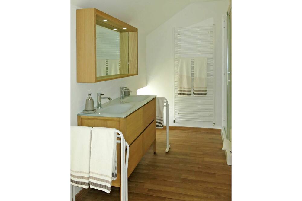 Photo of Bathroom in Monnaie